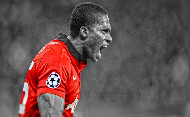 蹭流量!曼联女网红混入阿森纳夺冠游行中